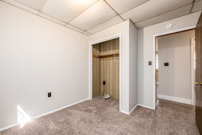 Building Photo - 480 Spruce Hollow Rd