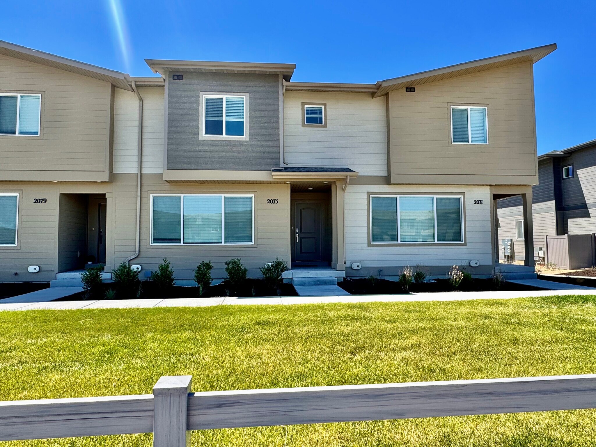 Building Photo - 2075 Sand Holw Dr