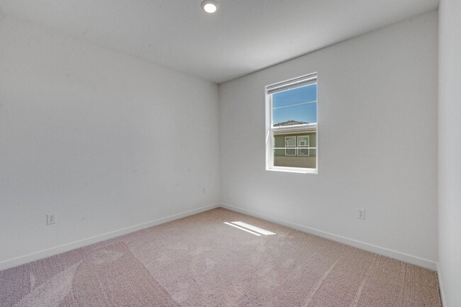 Building Photo - Never Lived In 4 Bedroom Home for Rent in Folsom Ranch!
