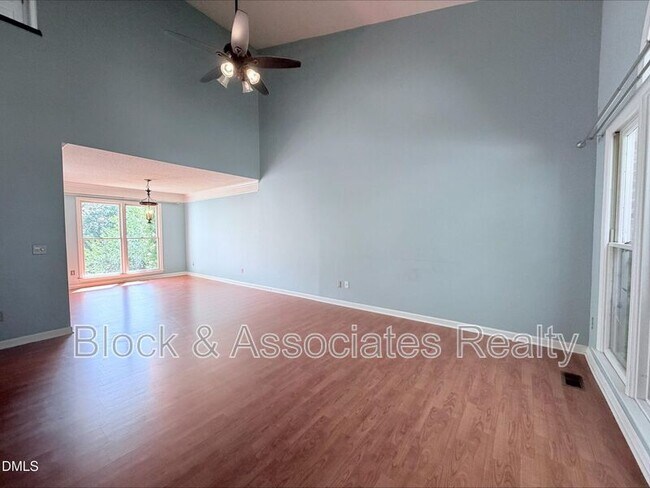 Building Photo - 106 Pointe Crest Ct