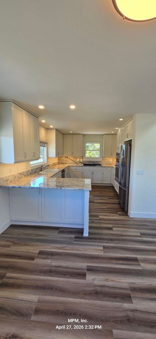 Building Photo - large custom home with peek a boo ocean views