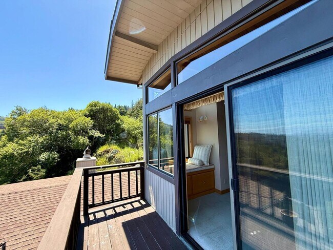 Building Photo - SPACIOUS THREE BED / THREE BATH HOME OFF OF PANORAMIC HWY WITH STUNNING VIEWS