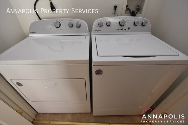 Building Photo - 2530 Running Wolf Trl