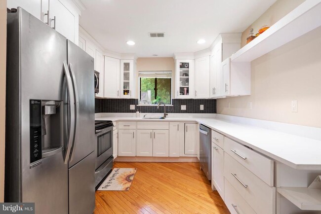 Building Photo - 156 Eaton Dr