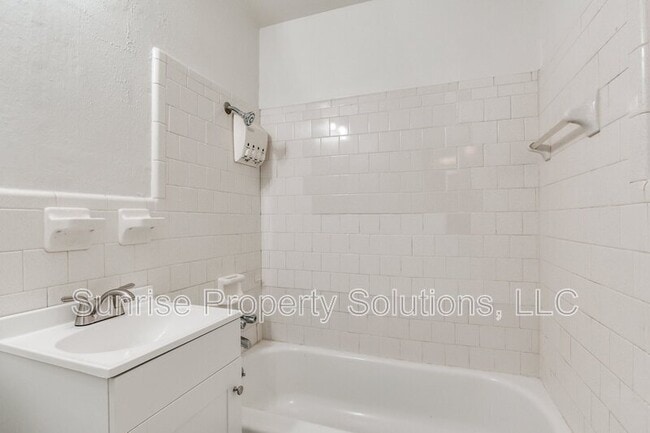 Building Photo - 923 NW 5th St