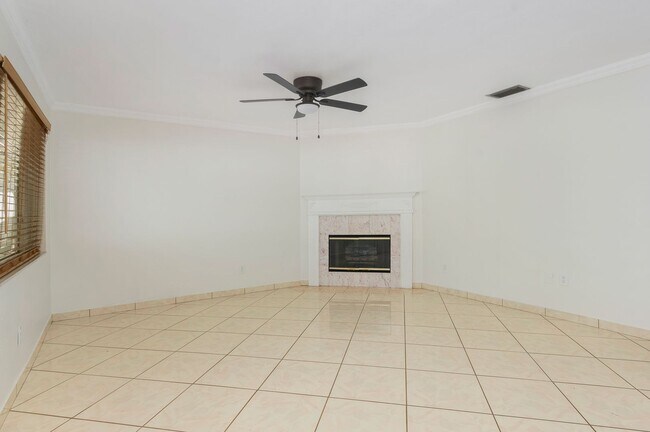 Building Photo - 3/2 Ranch with great outdoor space