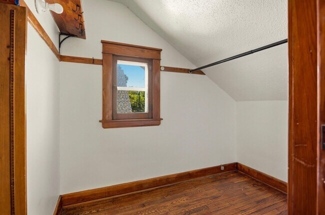 Building Photo - Spacious 3-Bedroom Home with Walk-In Closets!