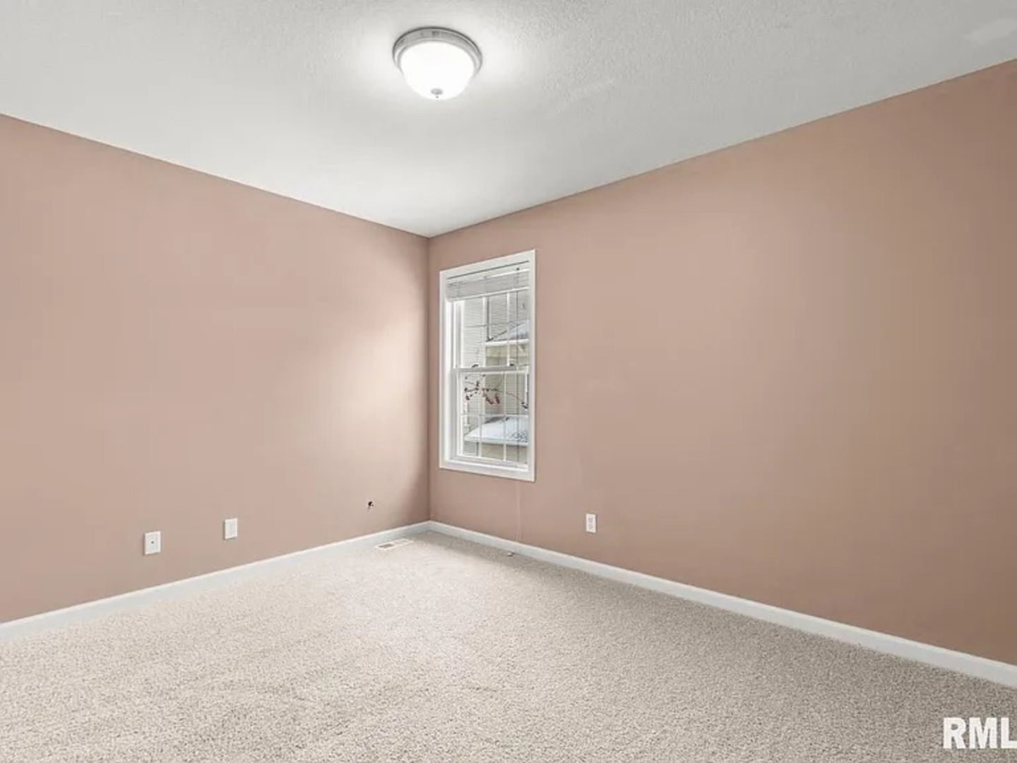 Building Photo - 11217 North Oakwood Drive