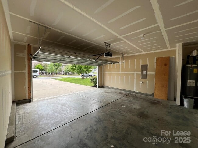 Building Photo - 2198 Laurens Dr