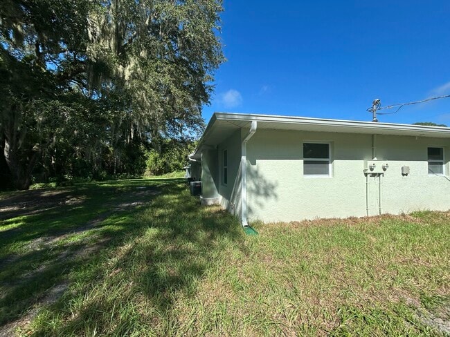 Building Photo - 2133 Sibley Ave