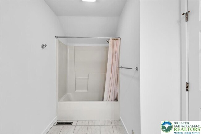 Building Photo - 5721 Crawford Dr