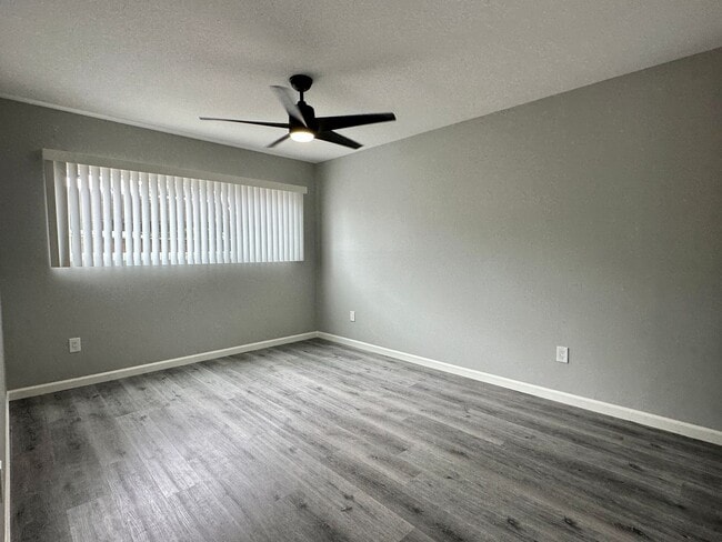 Building Photo - Beautiful 3 Bedroom 2 Bath Condo in Point Loma w/Three Private Patios