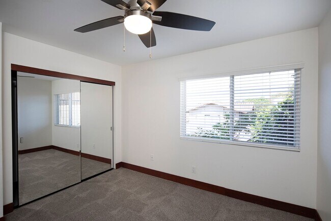Building Photo - Gorgeous 2 Bed/2 Bath Point Loma Apartment - Views, W/D, Open Concept & More!