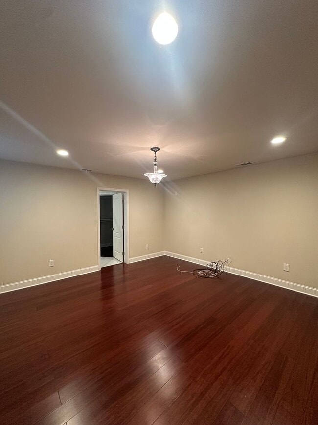 Building Photo - Gorgeous, 3 bedroom, 2.5 bath home, ready for move in