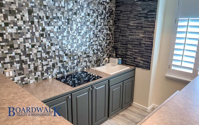 Building Photo - Modern Living Meets Mountain Lifestyle in Sandy