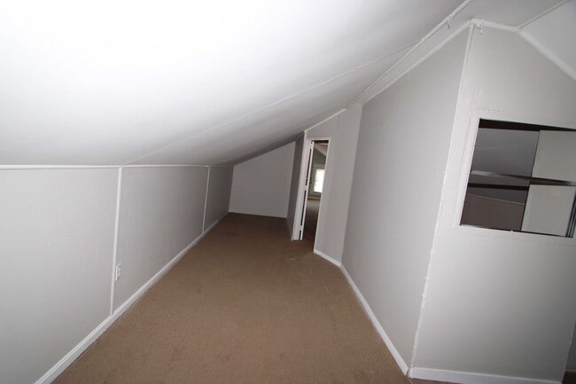 Building Photo - One of a Kind 4 Bed 1 Bath Home