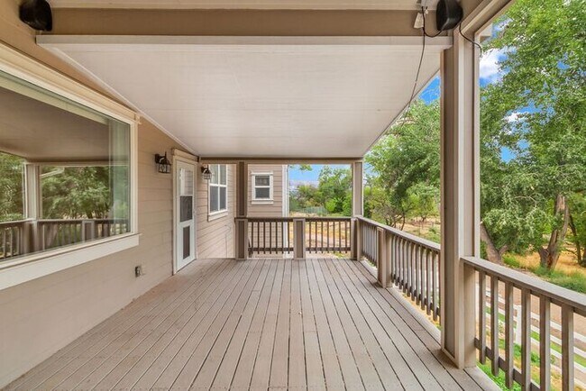 Building Photo - Beautiful and Spacious 4Bd 3.5Bath Home in...