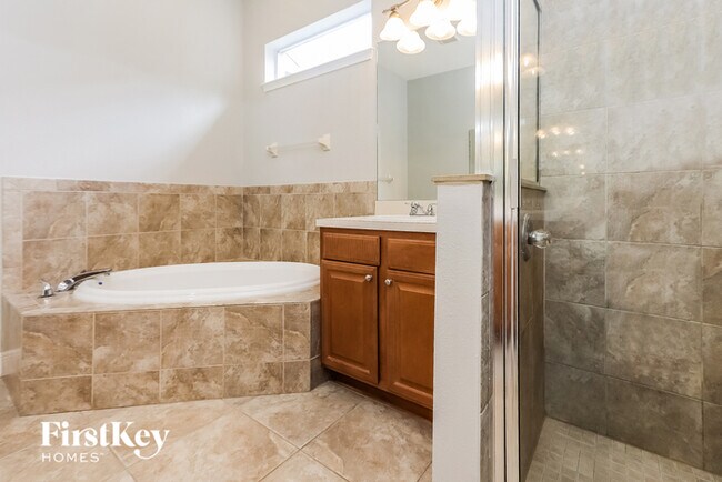 Building Photo - 663 Breezeway Ct