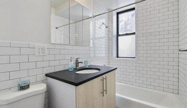 Building Photo - 2 bedroom in Brooklyn NY 11238