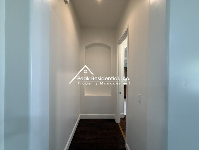 Building Photo - Charming 4 bedroom 2 bathroom home in Elk Grove!