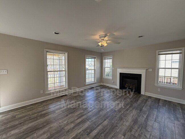 Building Photo - 238 5th St