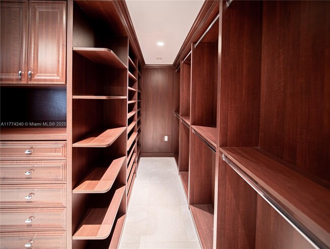 Building Photo - 20201 E Country Club Dr