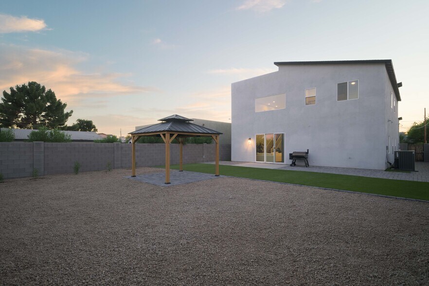 Building Photo - 2821 N 28th Pl