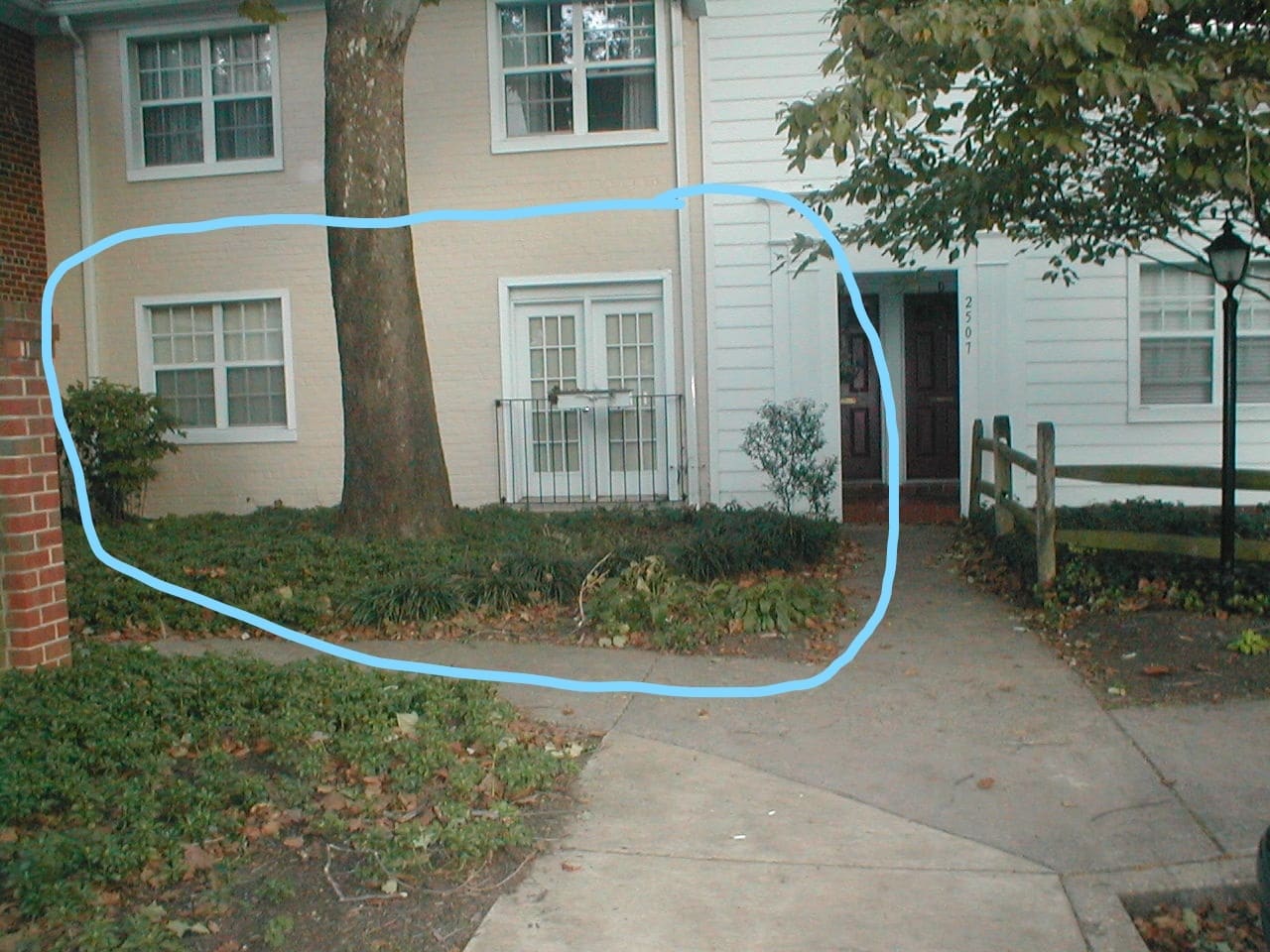 Front of unit, private entrance - 2507 S Walter Reed Dr