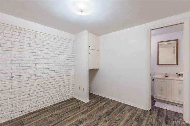 Building Photo - 21 Orchid Ave