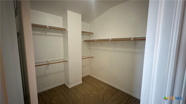 Building Photo - 834 Red Fern Dr
