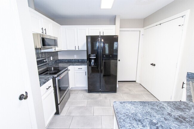 Building Photo - 24219 Wild Horses Ln