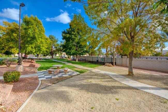Building Photo - Renovated and Modern. This fantastic 2br in a gated community in Silverado Ranch has all the amen...