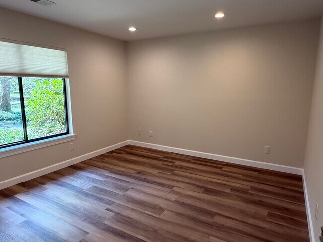 Building Photo - Stunning Remodeled One-Story Home - Port Royal Plantation