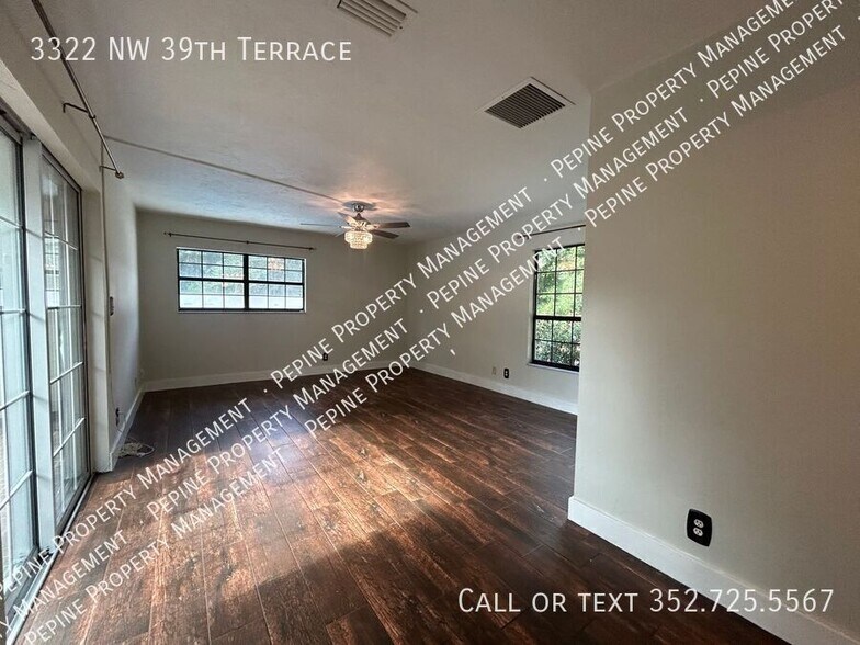 Building Photo - 3322 NW 39th Ter