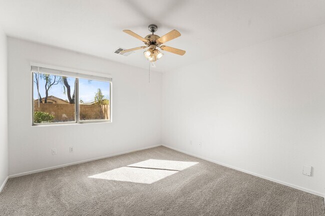 Building Photo - Prime Surprise Location | 3 Bed, Low-Maintenance Yard + Amenities