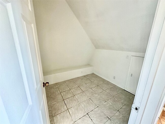 Building Photo - 2818 Stoney Wood Dr
