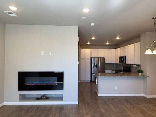 Building Photo - One-Month Free!!  Modern Townhouse with Br...