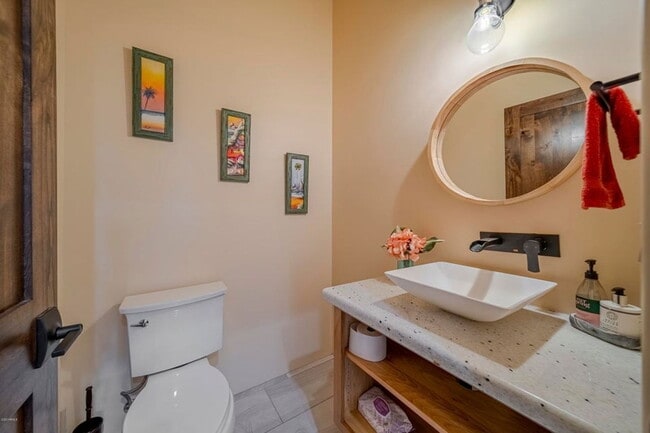 Building Photo - 335 Latigo Way