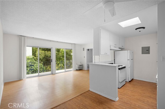Building Photo - 1422 N Curson Ave