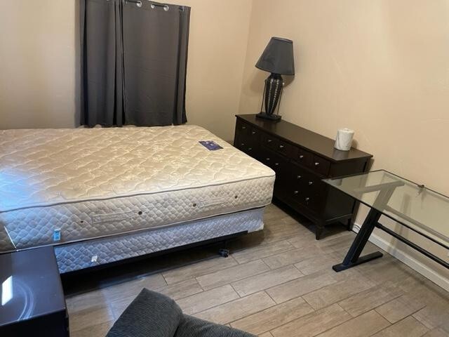 Building Photo - 2011 N Van Ness Ave