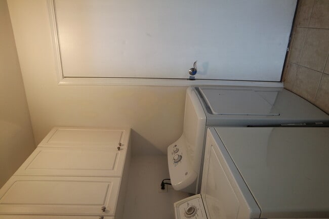 Building Photo - 2259 Seaver Ln