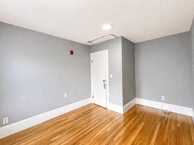 Building Photo - 1003 Atwells Ave