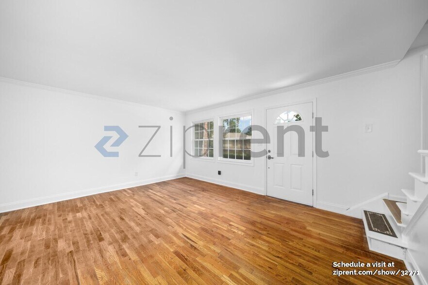 Building Photo - 2825 Northeast Expy