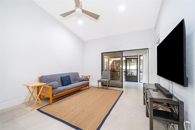 Building Photo - 200 Egret Ct