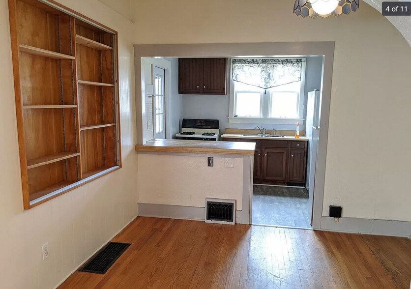 Building Photo - 816 W Grand Ave