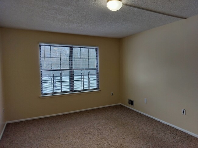 Building Photo - 19 Mendrey Ct