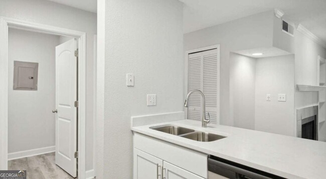 Building Photo - 100 Pinhurst Dr