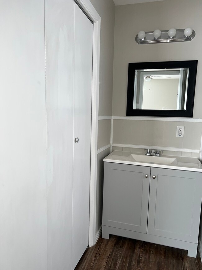 Building Photo - 206 Balboa Dr