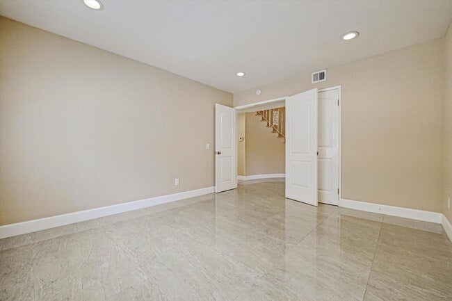 Building Photo - 4041 Alonzo Ave