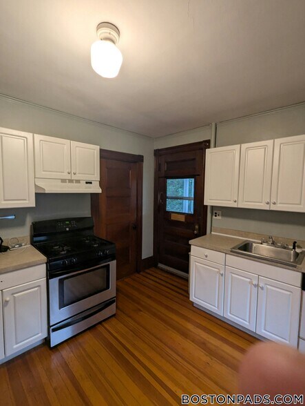 Building Photo - 1068 South St